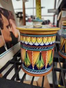 lot 634 image: Lidded Cannister - Italian crafted - 6 tall - matches up with 635, 636, 637