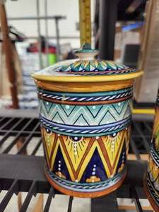 lot 635 image: Lidded Cannister - Italian crafted - 7 tall - matches up with 634, 636, 637