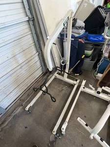 lot 608 image: Hoyer hydraulic lift - up to 400lbs.
