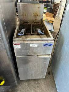 lot 605 image: Cook Rite commercial grade S. S deep fryer