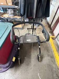 lot 562 image: Rolling mobility chair