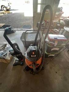 lot 288 image: Rigid wet vac - missing 2 wheels