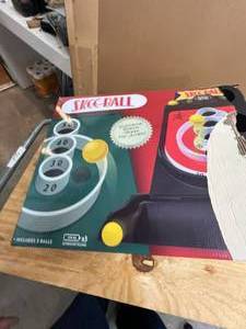 lot 576 image: Skee-Ball game - no balls