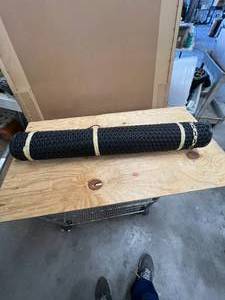 lot 589 image: Roll of plastic hex chicken mesh fence