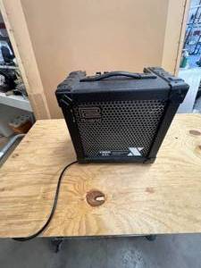 lot 600 image: Roland Cube-15x power amp