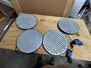 lot 640 image: Selection of 4 LED grow lights