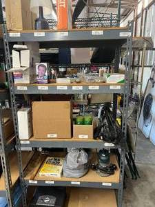 lot 558 image: Shelving unit - no contents