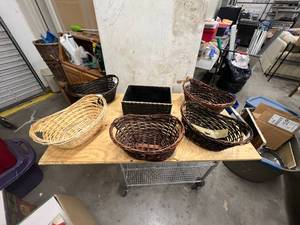 lot 517 image: Selection of baskets