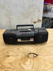 lot 504 image: Panasonic portable radio