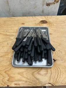 lot 507 image: Selection of 20 plus steak knives