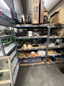 lot 514 image: Shelving unit - no contents