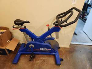 lot 566 image: Stationary workout machine