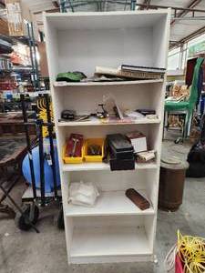 lot 122 image: White shelf unit and contents