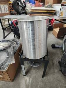 lot 295 image: Creole Feast outdoor seafood boiler - turkey fryer