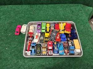 lot 632 image: Selection of Hot Wheels and matchbox cars