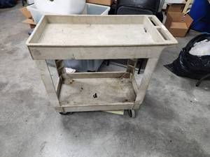 lot 587 image: Rubbermaid Rolling service cart