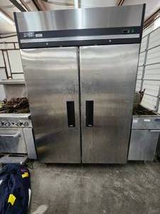 lot 604 image: Supreme Refrigeration - model RIR2 - commercial S.S refrigerator - came on and cooled off during short test period