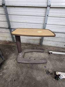 lot 607 image: Adjustable workstation by Stryker