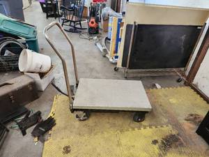 lot 618 image: Hydraulic appliance lift
