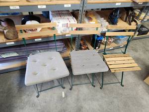 lot 627 image: Patio-balcony set of 3 folding chairs and a folding table