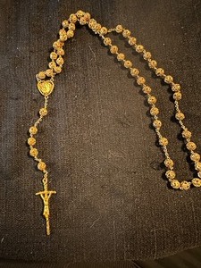 lot 336 image: 10K GOLD WIRE BALL NECKLACE W CRUCIFIX