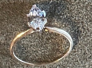 lot 320 image: 14KP GOLD RING W MARQUISE CUT STONE