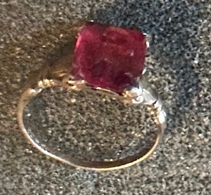 lot 8 image: VINTAGE  10KT GOLD RING W EMERALD CUT GARNET()