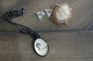 lot 297 image: shirt pin, badass necklace, necklace pendants