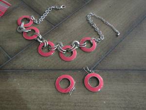 lot 222 image: pink circle womens chain