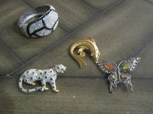 lot 299 image: 2 shirt pins, rinestone bracelet , butterfly necklace pendant