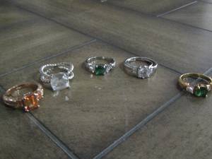 lot 281 image: qty 5 womens rings