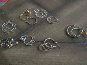 lot 211 image: womens hoop earrings