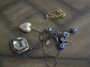 lot 291 image: womens necklaces