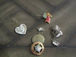 lot 229 image: womens shirt pins