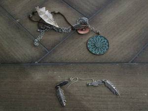 lot 221 image: womens necklace and earrings