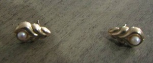 lot 235 image: gold earrings