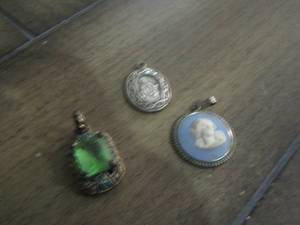 lot 236 image: qty 3 necklace pendants