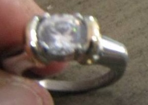lot 216 image: 18 KGP  womens ring