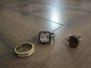 lot 285 image: qty 3 womens rings