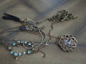 lot 234 image: womens necklaces
