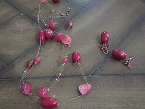 lot 224 image: PINK BEAD & STONE NECKLACE WITH MATCHING EARRINGS
