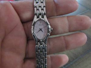 lot 247 image: Seiko womens watch