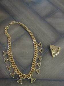 lot 256 image: gold necklace and necklace pendant