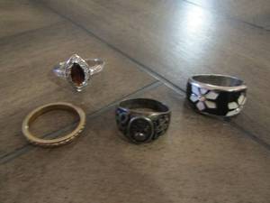 lot 270 image: Womens rings  qty 4