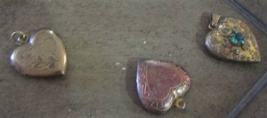 lot 254 image: qty 3 heart shape necklace pendants