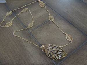 lot 307 image: leaf necklace