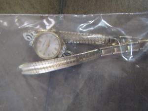 lot 253 image: Carevelle gold womens watch
