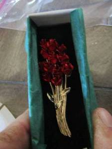 lot 258 image: red rose shirt pin, clip on earring, peral necklace