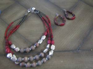 lot 392 image: wooden bead necklace with matching earrings