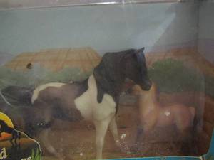lot 23 image: Breyer horse in box Americas wild mustangs N0.750601  Grullo Pinto mare and Red Dun Foal